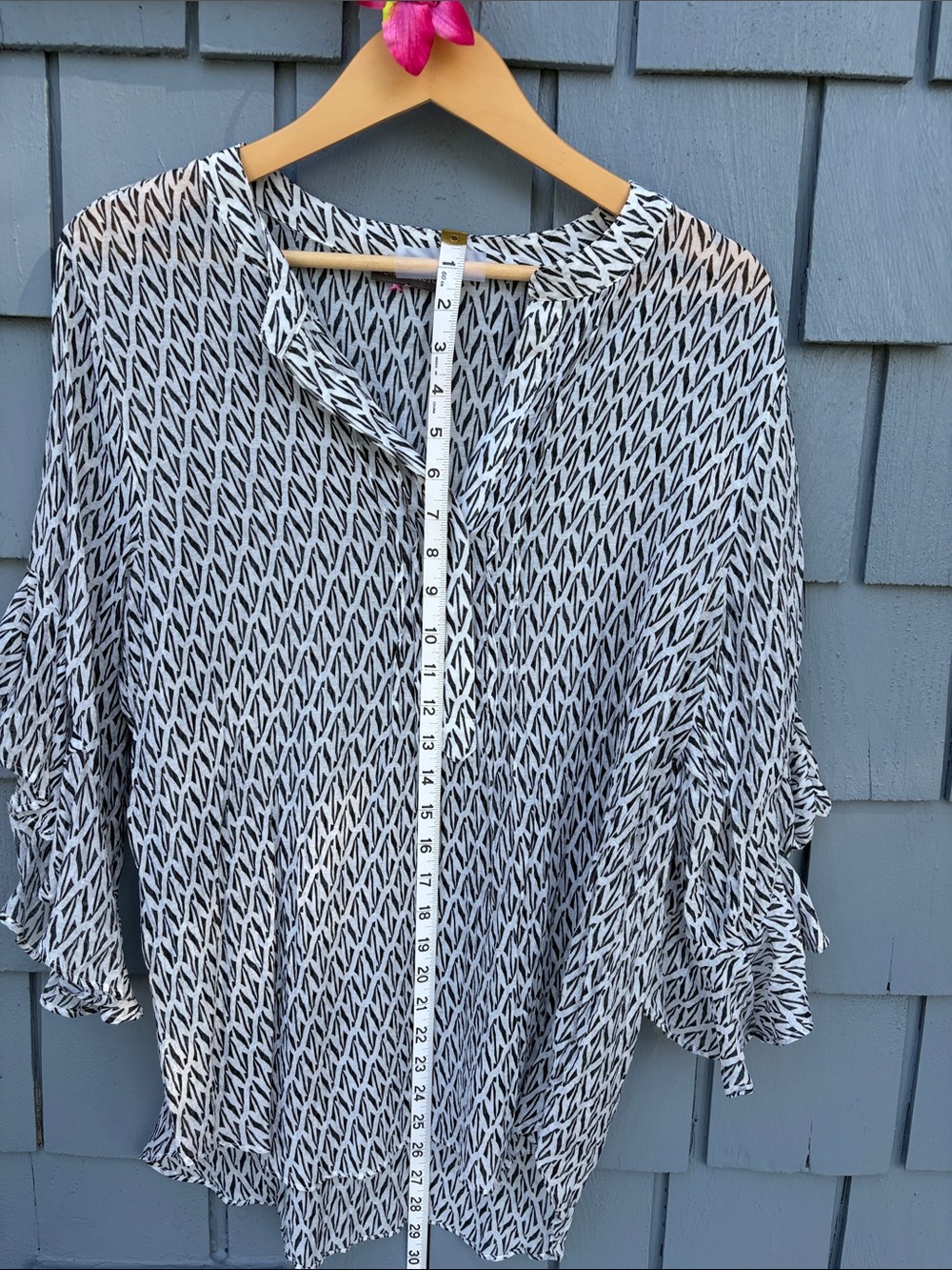 Vince Camuto Black & White Chevron Ruffle Sleeve Blouse size large